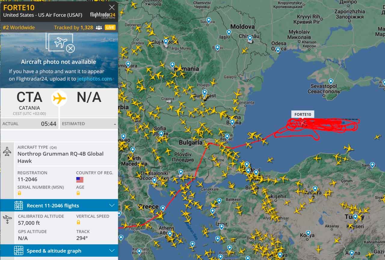 Mapa do Flightradar24 mostrando a rota do drone americano