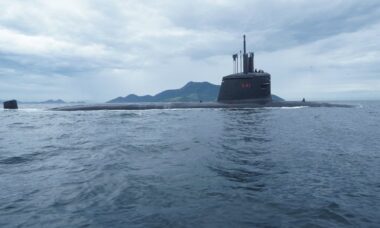 Submarino Humaitá passa por testes de imersão