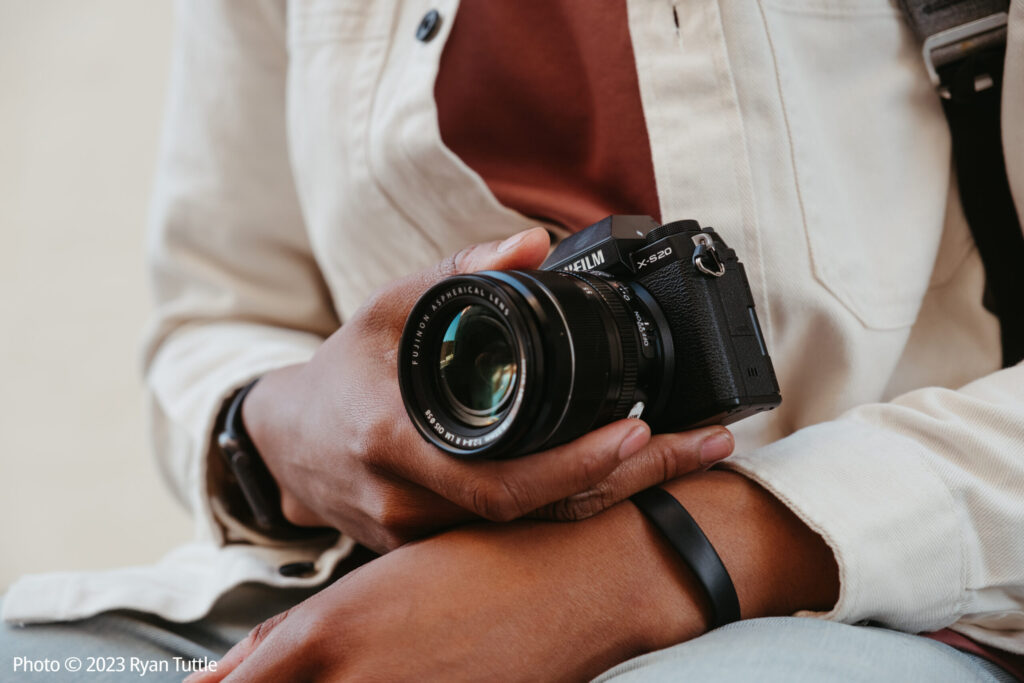 Fujifilm X-S20 lança câmera digital mirrorless