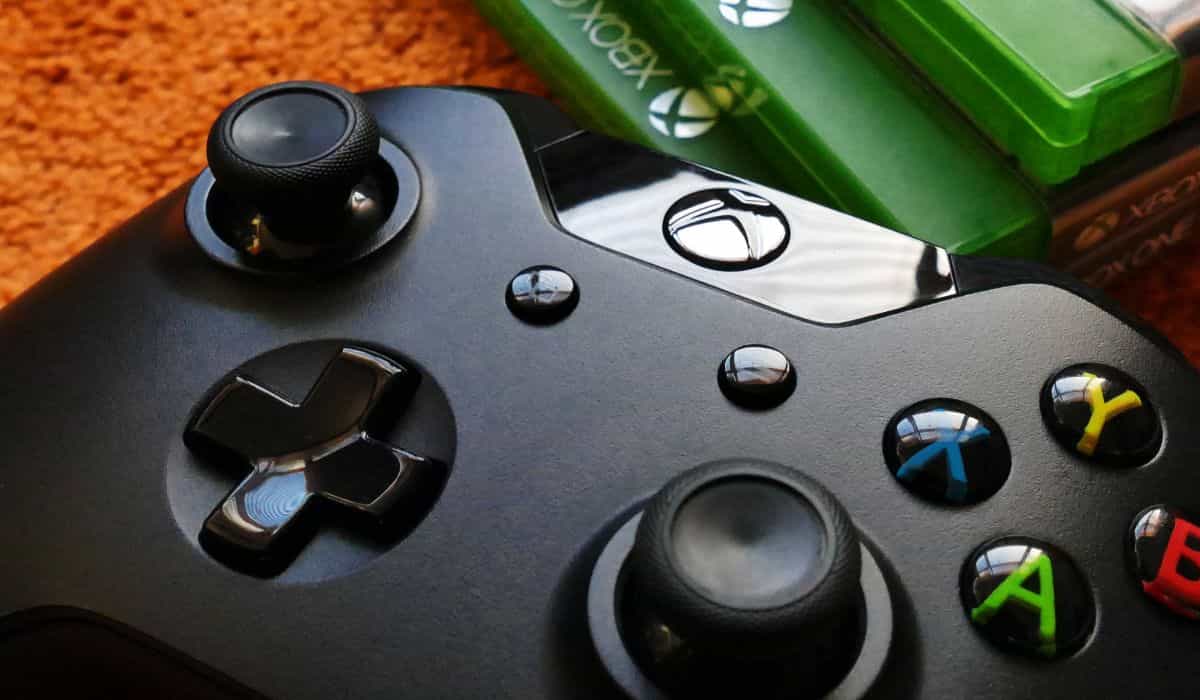 Um dos jogos mais aclamados do ano está perto de chegar à Xbox