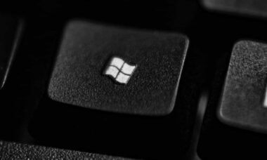 Microsoft testa novo modo escuro no Edge