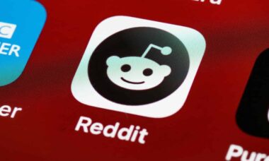 Reddit anuncia a demissão de 90 funcionários