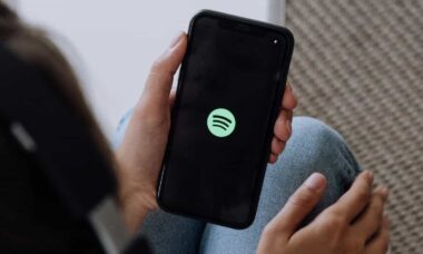 Spotify anuncia a demissão de 200 funcionários