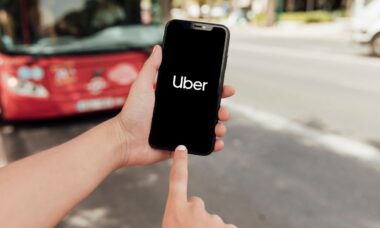 Uber anuncia a demissão de 200 funcionários