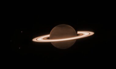 NASA divulga foto fascinante de Saturno
