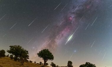 NASA destaca foto incrível de chuva de meteoros Perseidas