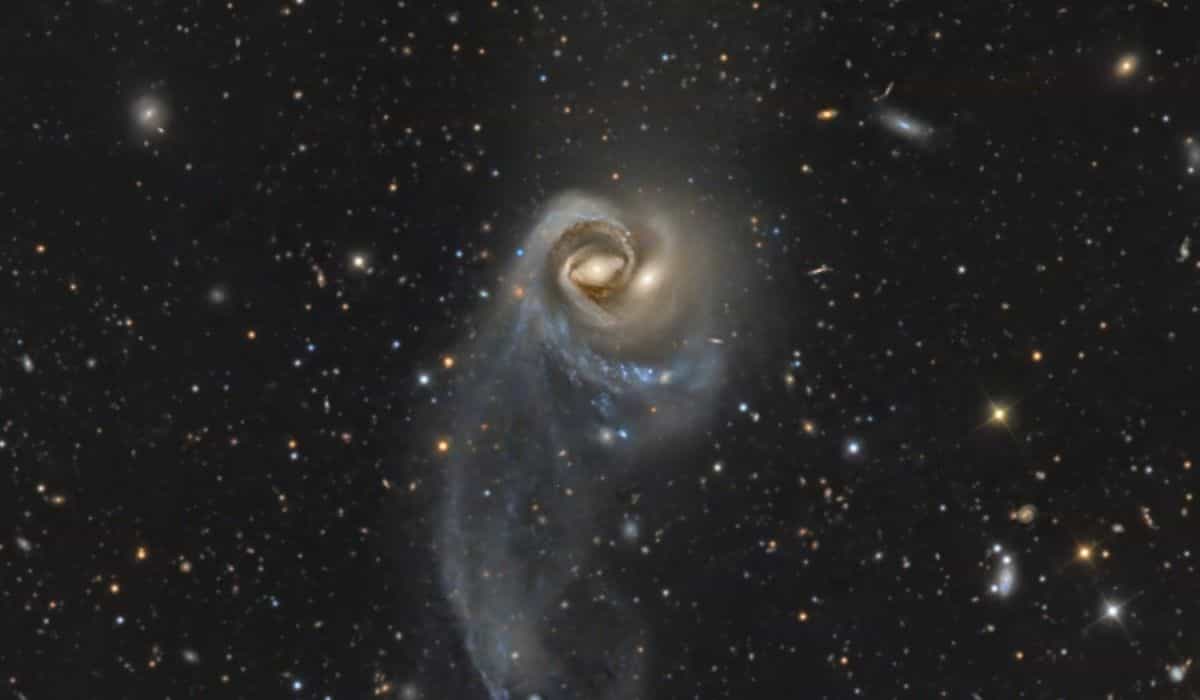 NASA destaca fusão de duas galáxias em foto do dia