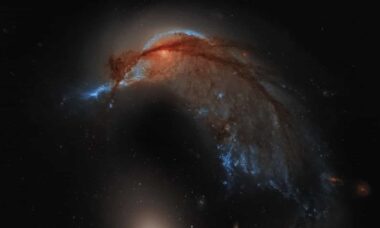 Hubble destaca galáxia conhecida como 'Beija-Flor'