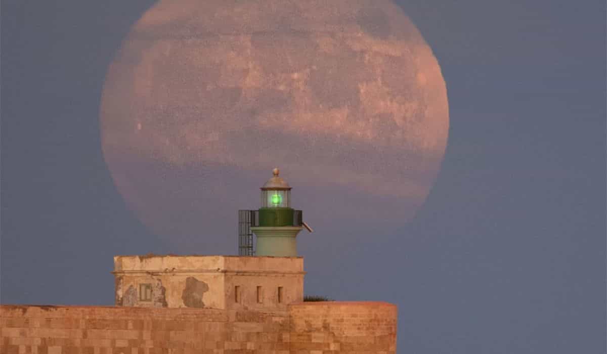NASA destaca clique belíssimo da 'Lua Azul'