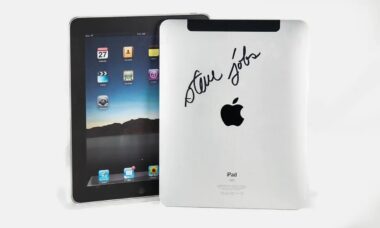 iPad assinado por Steve Jobs pode ser leiloado por mais de US$ 10 mil