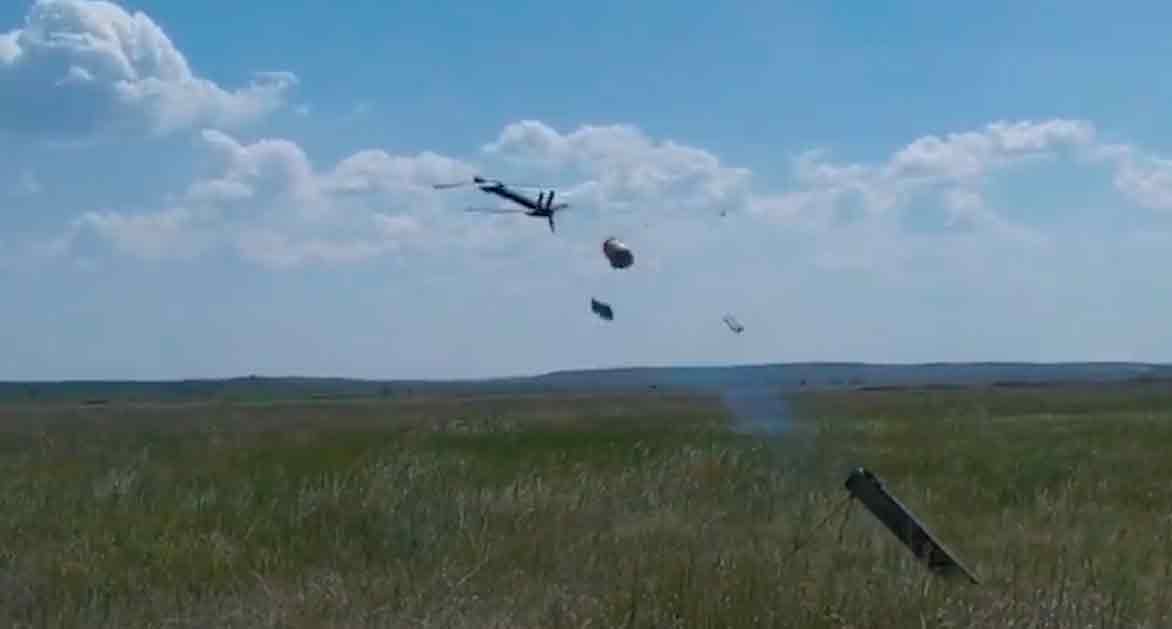 Βίντεο: Ρωσικές δυνάμεις δοκιμάζουν νέο καμικάζι drone κατά την εισβολή στην Ουκρανία. Πηγή και φωτογραφίες: Telegram t.me/SputnikBrasil