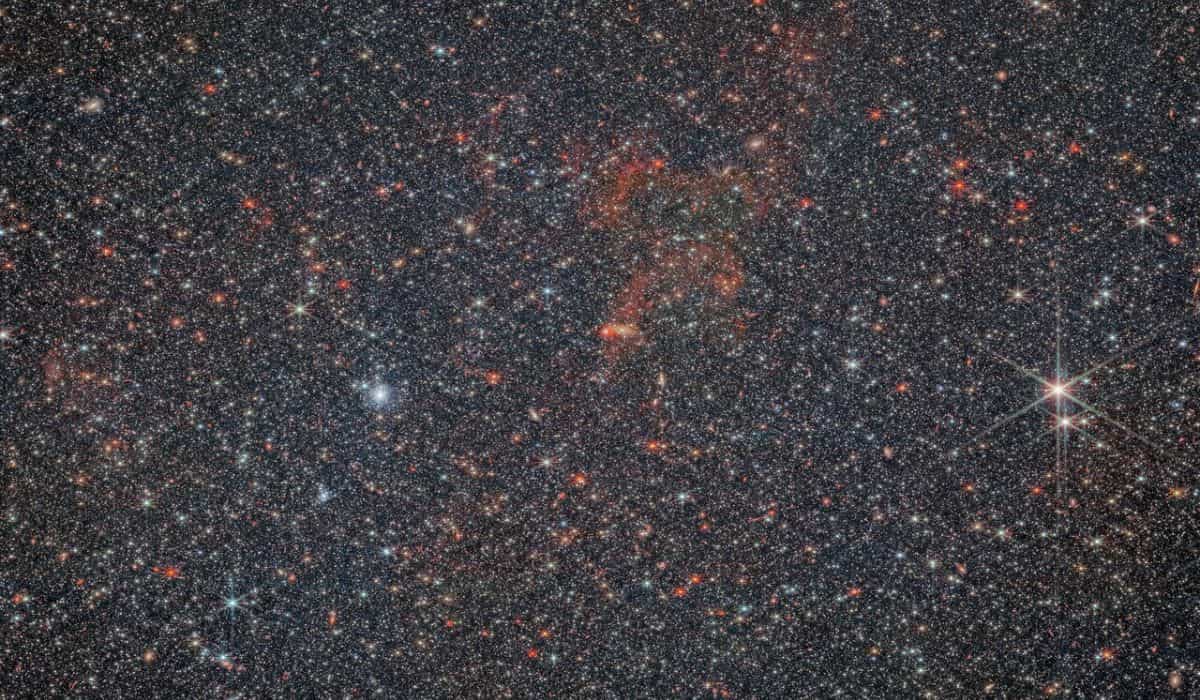 James Webb Teleskop hebt ein atemberaubendes Sternenfeld hervor