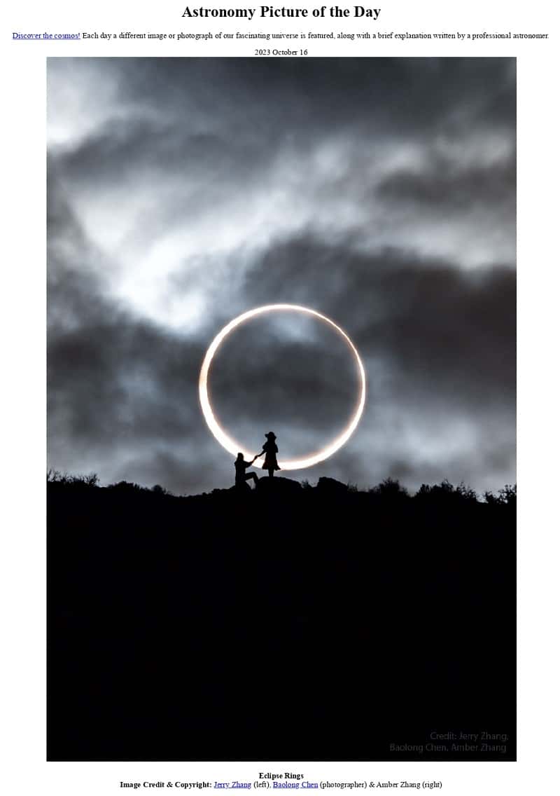 La NASA met en avant une photo captivante d'un couple lors de l'éclipse solaire (Jerry Zhang (à gauche), Baolong Chen (photographe) et Amber Zhang (à droite) // NASA - APOD)