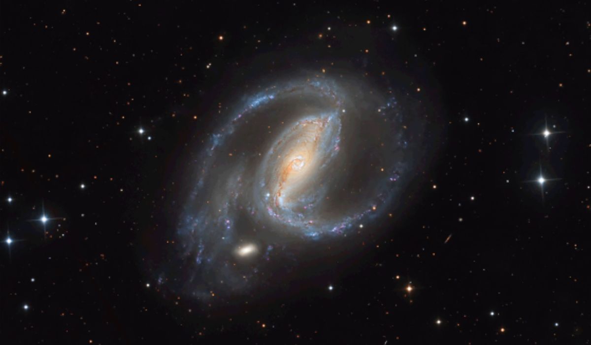 Az űrkutatási hivatal az NGC 1097 spirálgalaxisban felfedezett legújabb szupernovát emeli ki