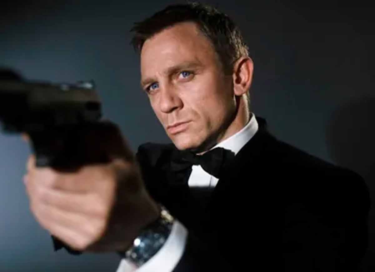 Um deles escreveu: “Honestamente, ele é muito bonito para os padrões de hoje. Ele me lembra um pouco Daniel Craig (ator famosos pelo papel do agente 007). Trabalho muito incrível.” Foto: Diivulgação
