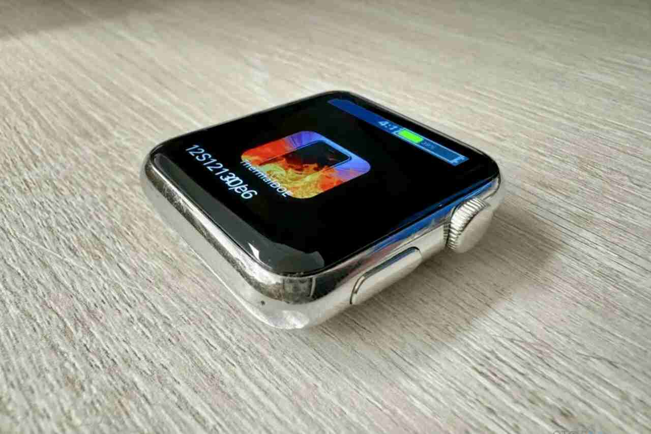 Se sällsynta bilder av prototypen för den första Apple Watch