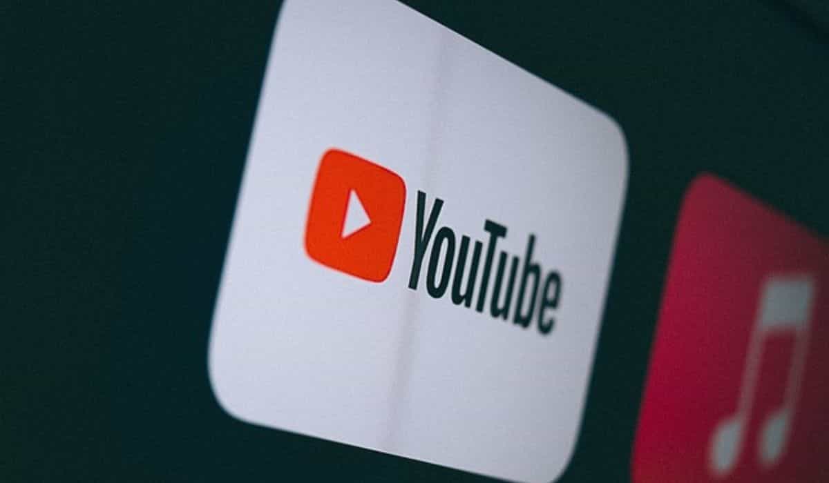 Don't know what to watch? YouTube is testing a feature to play random videos