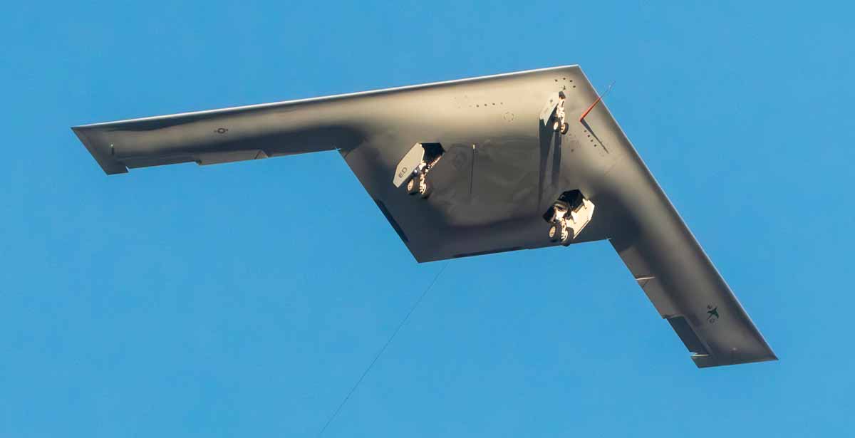 Video shows the first flight of the new stealth bomber B-21 Raider. Photo and video: reproduction Twitter @ShorealoneFilms