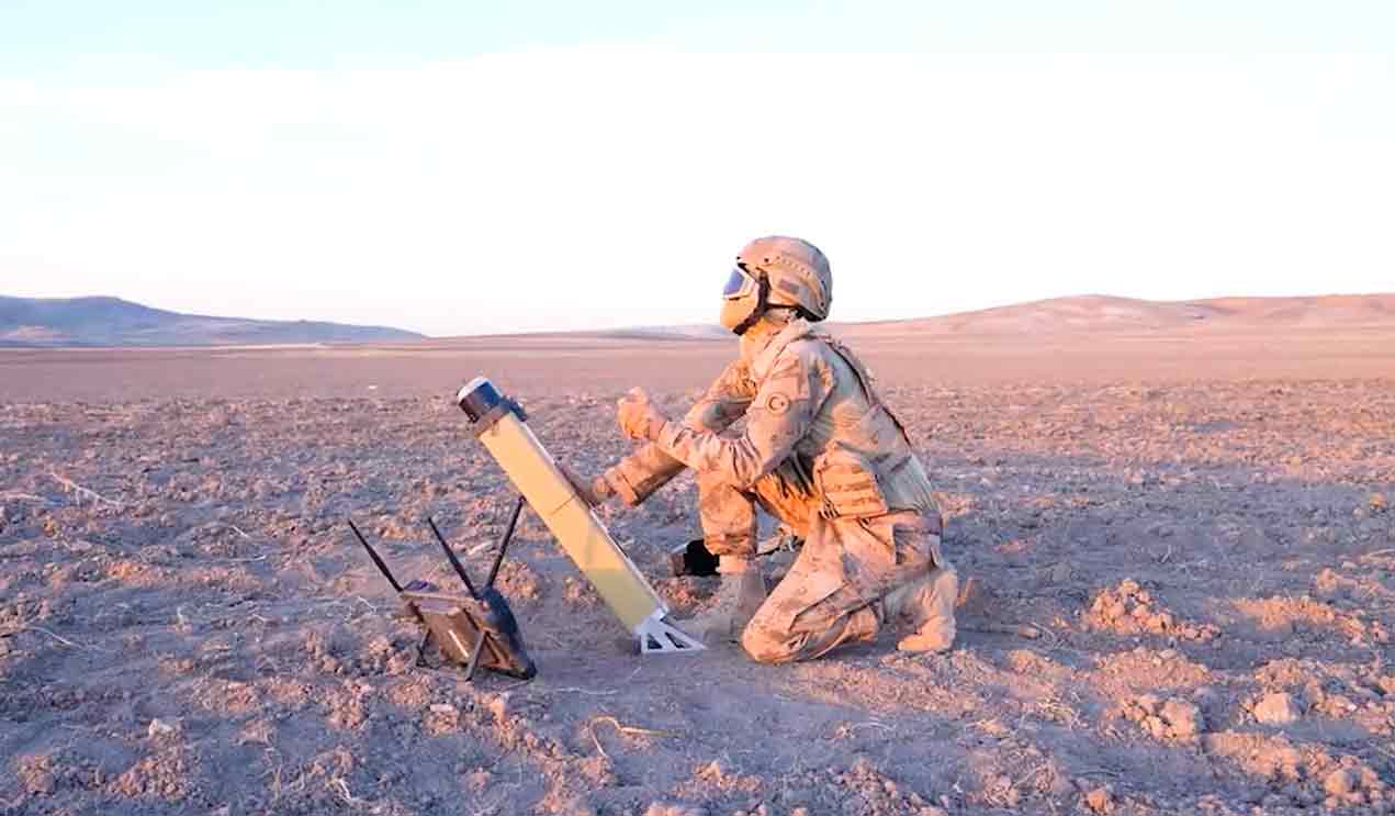 Il video mostra come funziona un drone kamikaze ad alta precisione 