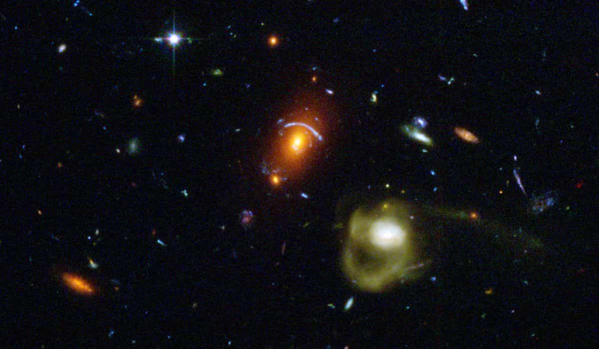 Tesoro cosmico: Hubble cattura un'incredibile foto con vari tipi di galassie
