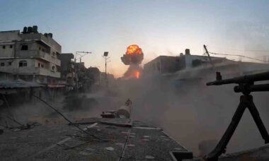 Vídeo de dentro de um tanque Merkava Mk.3 mostra a batalha na faixa norte de Gaza. Reprodução Twitter @TreyYingst