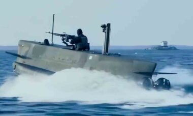 Vídeo do exército sueco mostra lancha das forças especiais que pode operar como um submarino