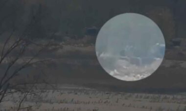 Sniper ucraniano bate recorde de tiro bem-sucedido a maior distância.Foto e vídeo: Reprodução twitter @albafella1