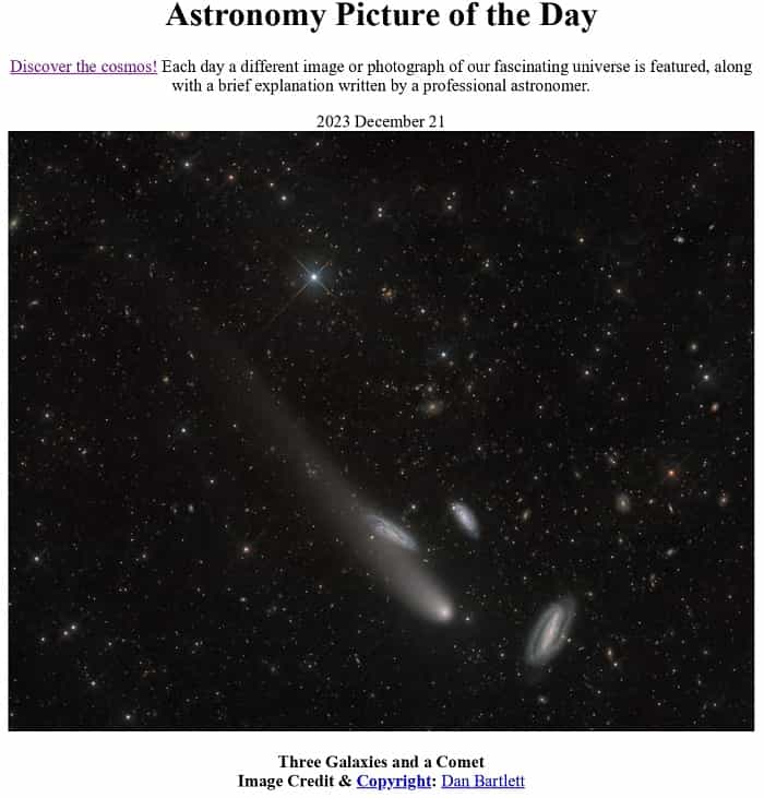 NASA benadrukt een trio van sterrenstelsels dat wordt 'bezocht' door een komeet (Dan Bartlett // NASA - APOD)