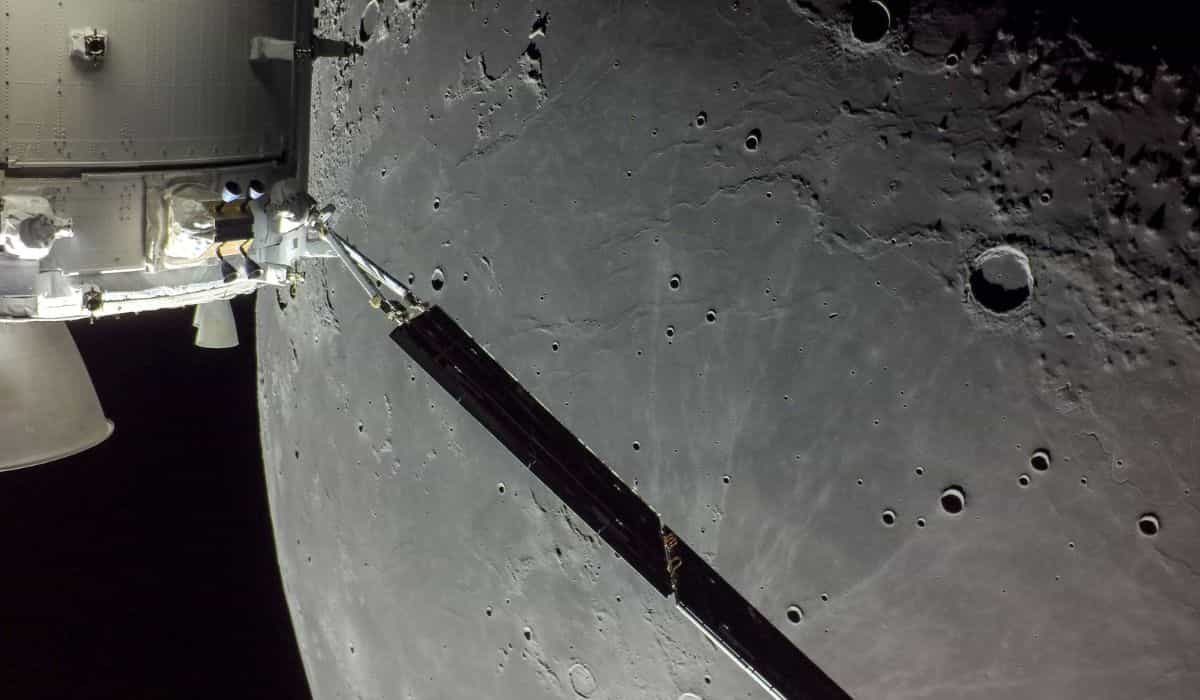 Die NASA hebt eine unglaubliche Mondansicht an Bord des Orion-Raumschiffs hervor