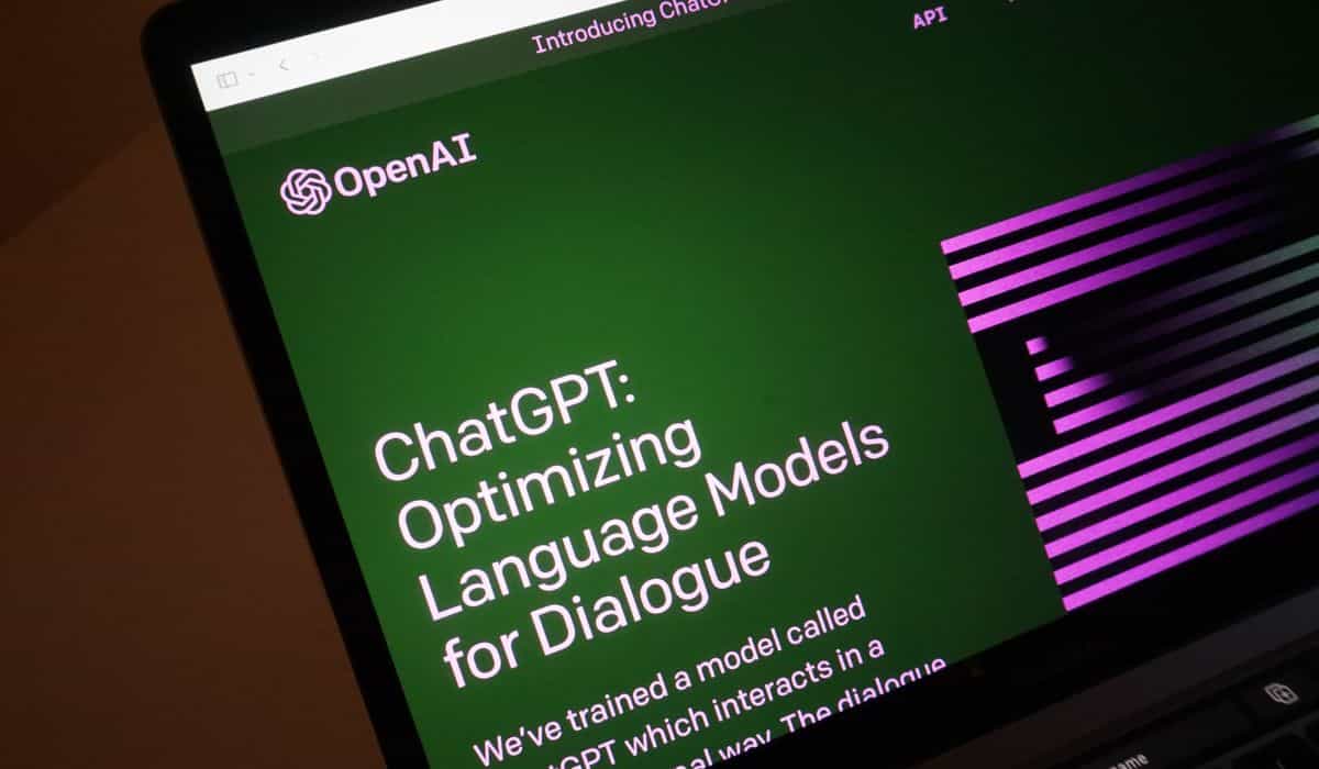 OpenAI libera opção de arquivar conversar no ChatGPT