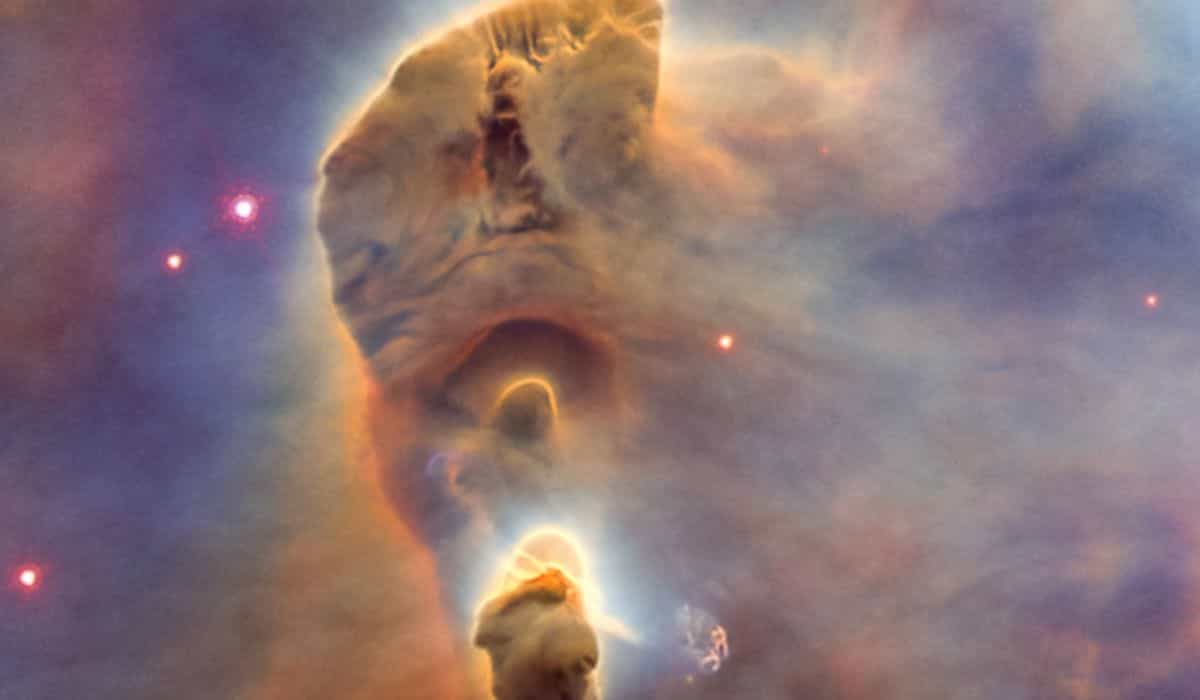 NASA framhäver den kosmiska dansen av stjärnor och damm i Carina-nebulosan
