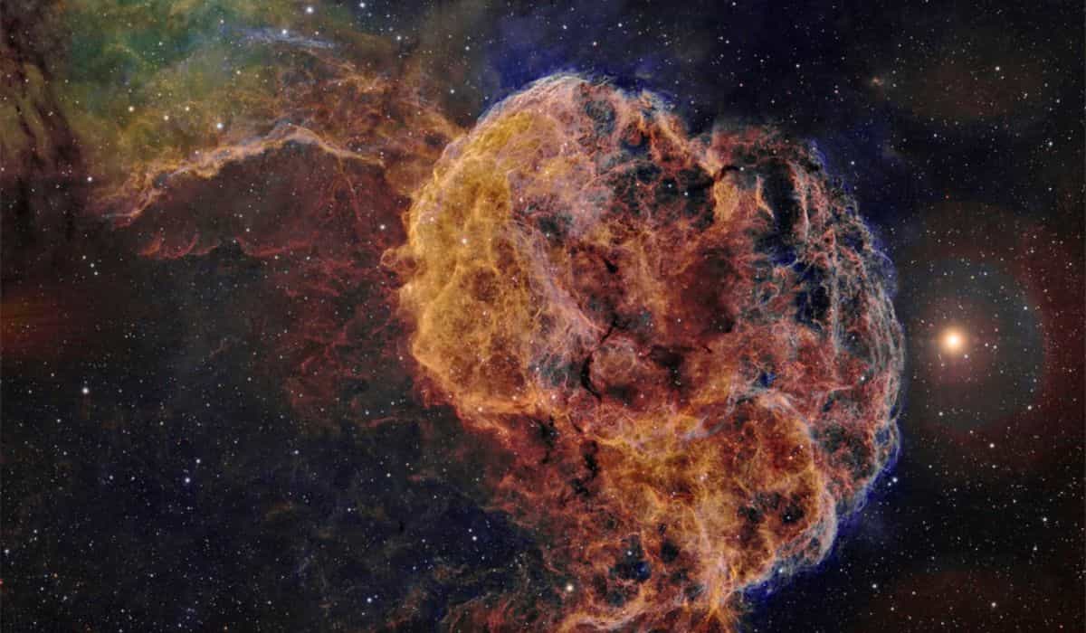 NASA destaca nebulosa com formato de 'água-viva' (David Payne // NASA - APOD)