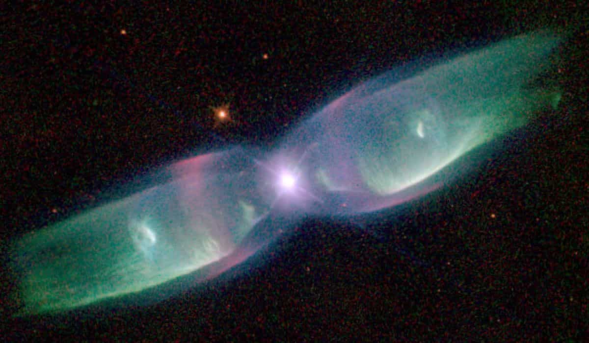 Hubble evidenzia un'incredibile immagine di nebulosa a forma di farfalla