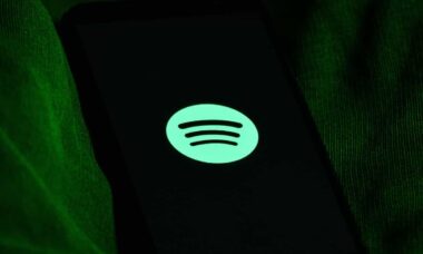 Spotify vai demitir 1.500 funcionários em nova redução de custos