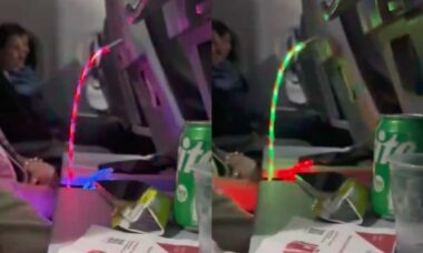 Vídeo: passageira usa carregador luminoso e causa polêmica em voo noturno