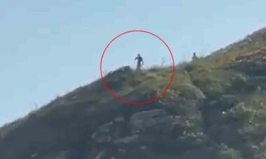 Vídeo mostra seres estranhos de 3 metros de altura avistados em ilha no sul do Brasil. Fotos e vídeos: twitter monikoogi