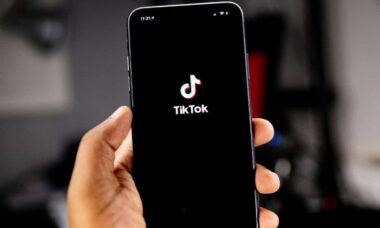 TikTok testa upload de vídeos de 30 minutos em busca de rivalizar com o YouTube