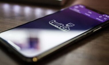 Twitch irá punir quem finge estar nu em novas atualizações