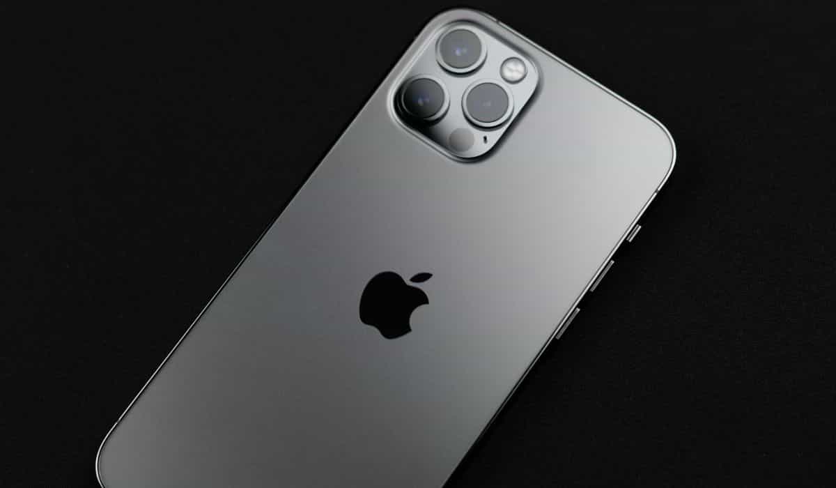 Apple pode estar desenvolvendo iPhone dobrável mas enfrenta desafios