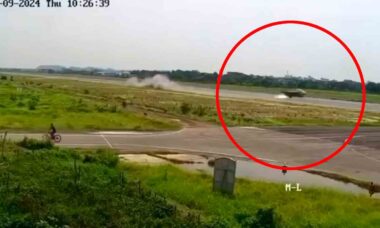 Video: Bangladeshin ilmavoimien Yak-130-hävittäjä syöksyy alas pilotin virheen jälkeen riskialttiissa manööverissä. Kuva: Twitter @RealAirPower1