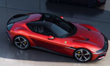 Uusi Ferrarin julkaisu: 12Cilindri, jossa on verkkokonfiguraattori räätälöintiä varten. Kuva: Twitterin @Ferrari-uusinta.