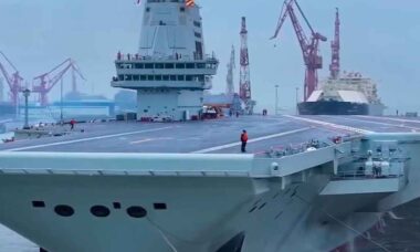 Kiinalainen lentotukialus Fujian. Kuvat ja video: Julkaisu / Kiinan kansan vapautusarmeijan laivasto