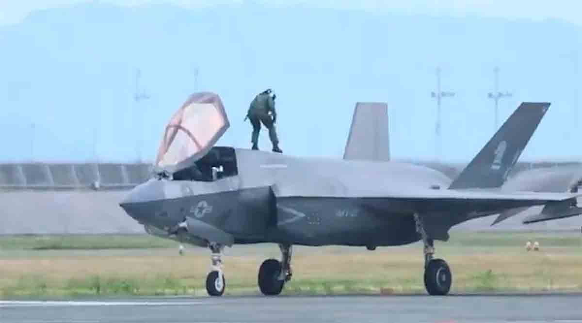 影片：美國F-35飛行員匆忙離開飛機。照片和影片來源：Twitter @fl360aero