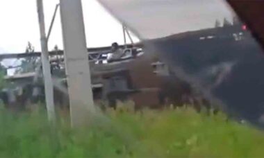 Vídeo: Novo veículo de combate de infantaria pesado é flagrado na Rússia. Foto e vídeo: Reprodução Twitter @Volke__