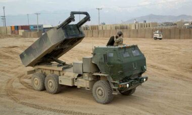 M142 HIMARS MLRS. Foto: Wikimedia