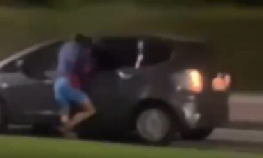 Hombre miente sobre haber arrastrado a ladrón en coche en video viral Fotos y video: Facebook O Bairrista Seguir