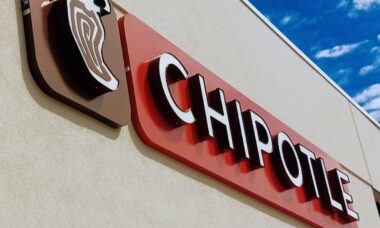 Rede de fast-food "Chipotle" aposta em robôs para enfrentar salário mínimo de US$ 20 na Califórnia