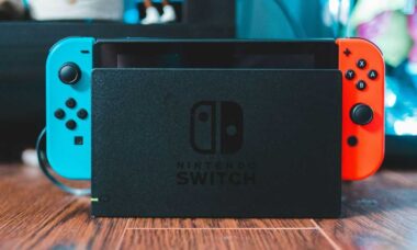 Nintendo Switch 2 está "pronto" e tem previsão de lançamento para março ou abril de 2025, revela CEO da Blade