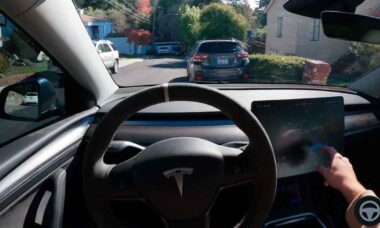 Vídeo: Tesla lança atualização do Full Self-Driving (FSD) gera discussão nas redes. Foto: X @AIDRIVR