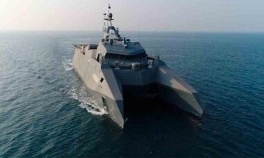 rã realiza exercício naval de grande escala no Golfo Pérsico com lançamento de mísseis e operações anfíbias. Telegram @bmpd_cast